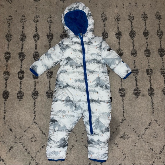 Spyder Infant Snowsuit size 3-6months - Picture 1 of 3